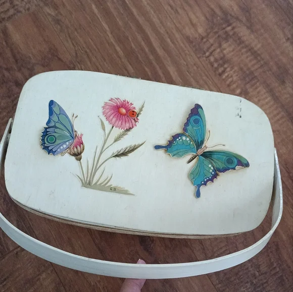 Butterfly and Floral Wooden Woven. Basket Purse Tote - Picture 14 of 15